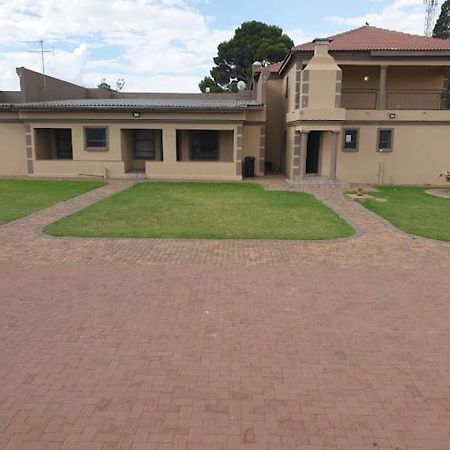 Sp Guest House Vereeniging Exterior photo